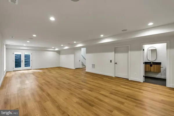 $2,925,000 | 930 Fairway Drive Northeast, Vienna, VA 22180