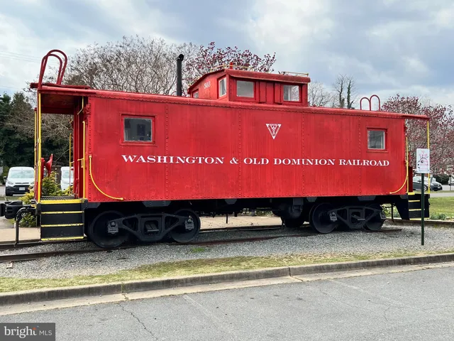 $2,900,000 | 930 Fairway Drive Northeast, Vienna, VA 22180