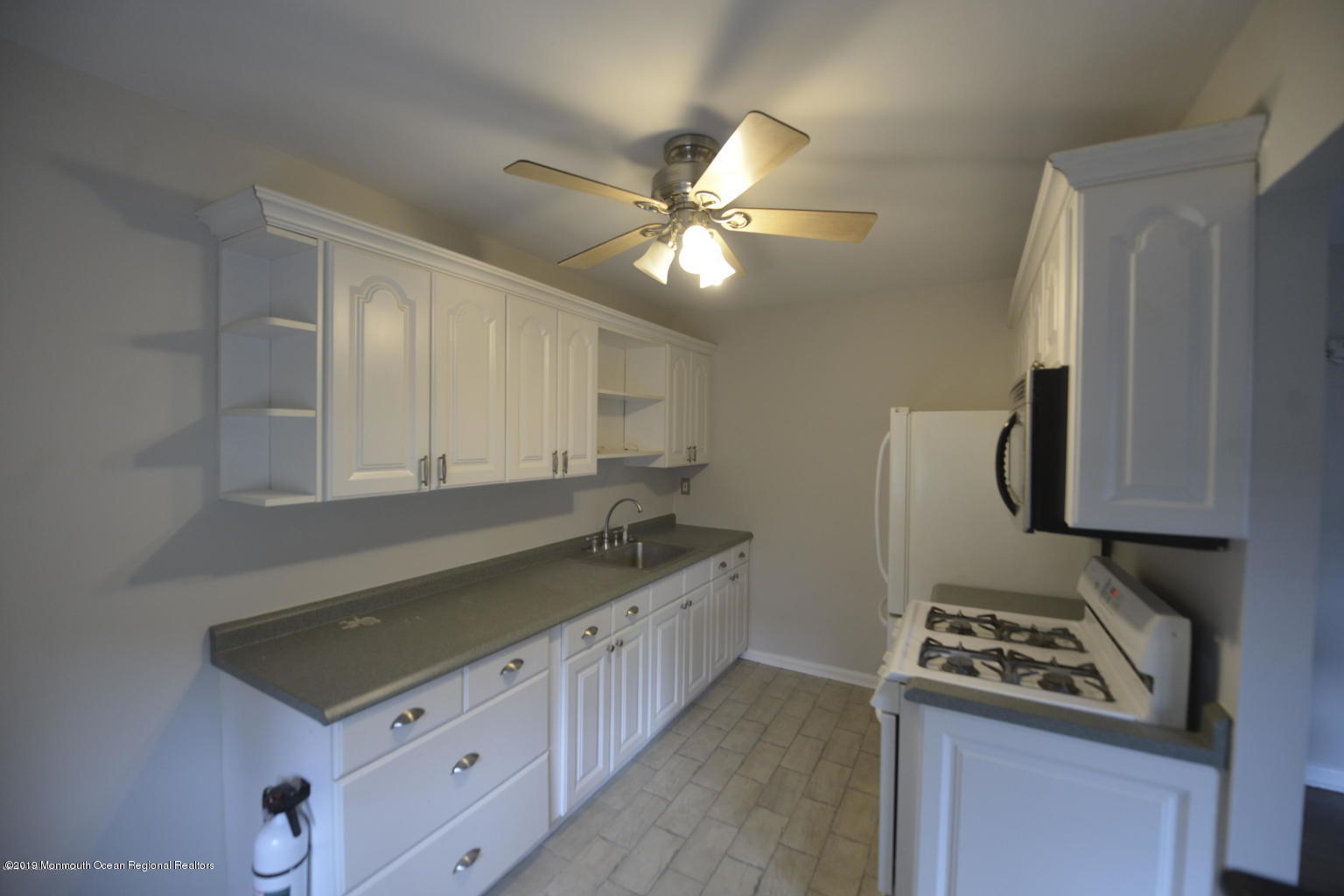 283 Spring Street, Unit 2A Red Bank, NJ 07701 - Photo 6 of 13 Kitchen