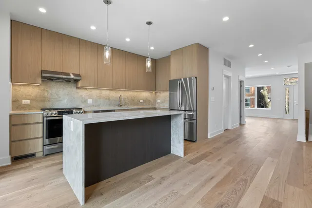 $950,000 | 832 North Mozart Street, Chicago, IL 60622