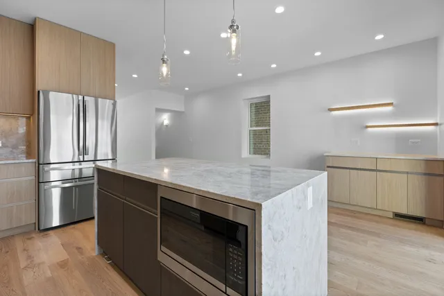 $950,000 | 832 North Mozart Street, Chicago, IL 60622