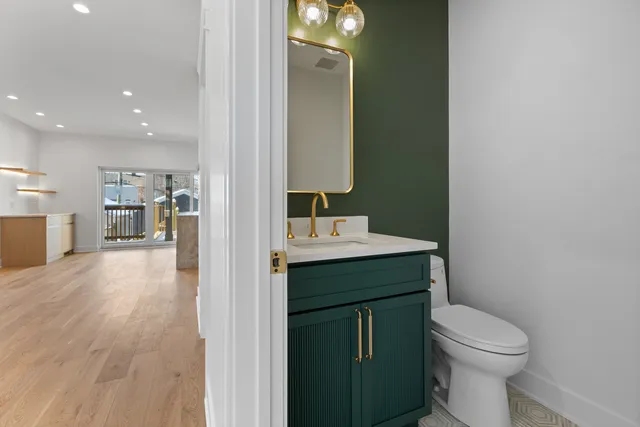 $950,000 | 832 North Mozart Street, Chicago, IL 60622