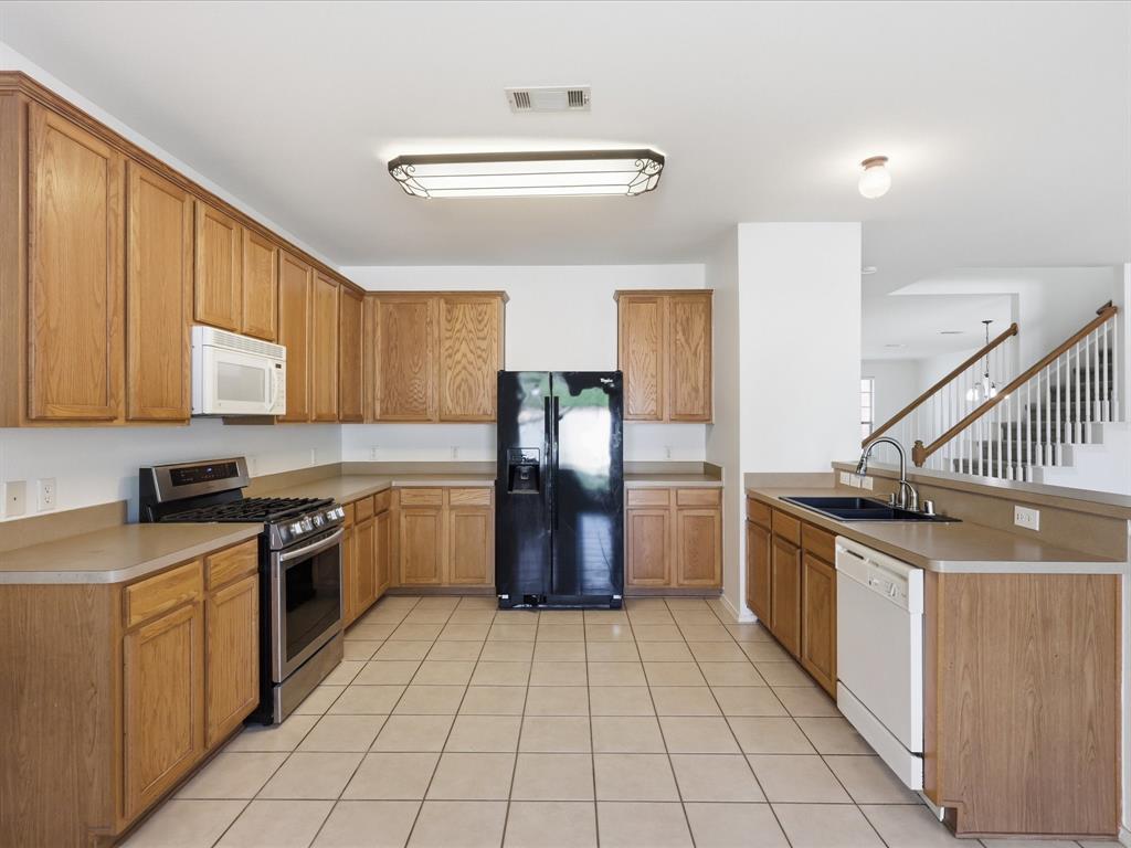 4328 Highgate Road Fort Worth, TX 76244 - Photo 5 of 40