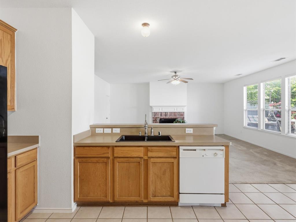 4328 Highgate Road Fort Worth, TX 76244 - Photo 7 of 40