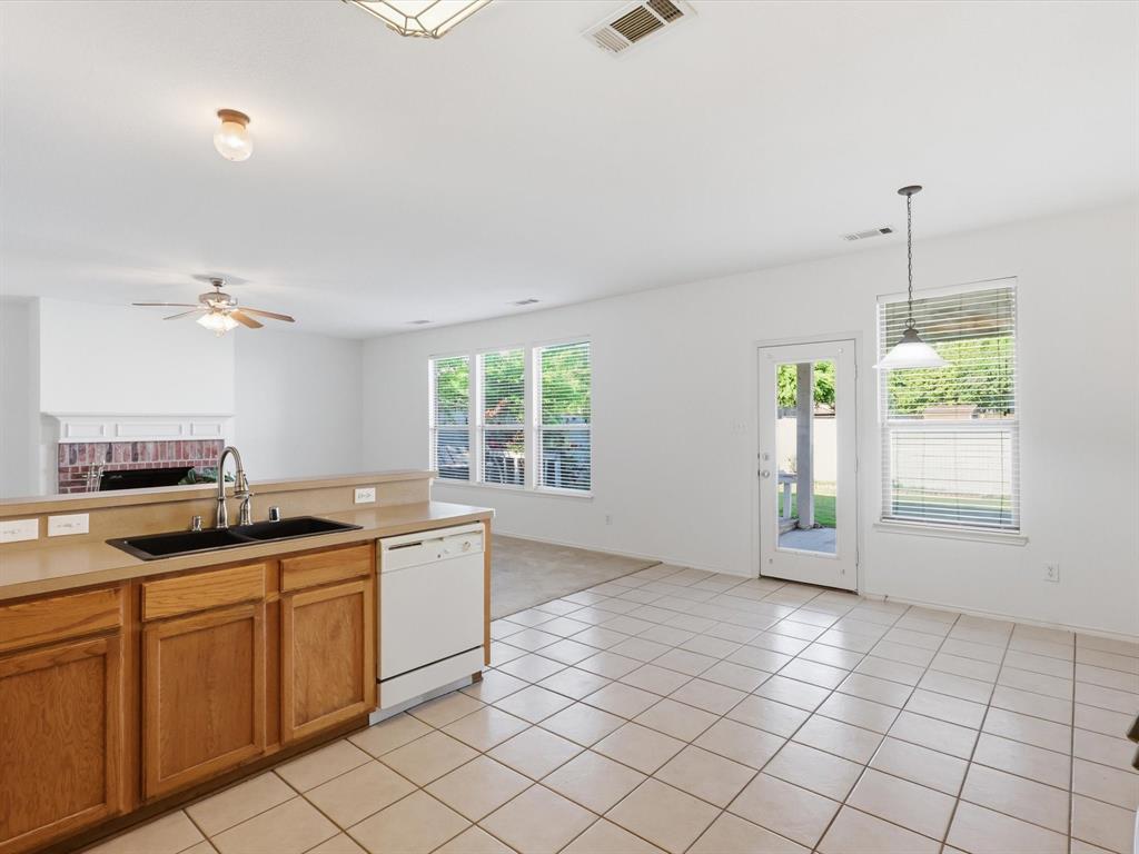 4328 Highgate Road Fort Worth, TX 76244 - Photo 8 of 40