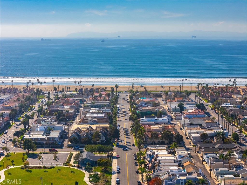 19916 Maritime Lane Huntington Beach, CA 92648 - Photo 40 of 43 an aerial view of a city