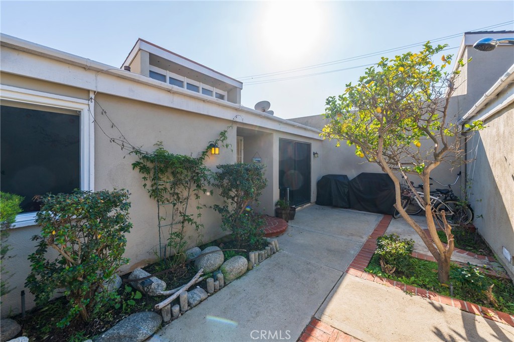 19916 Maritime Lane Huntington Beach, CA 92648 - Photo 4 of 43 a front view of house with yard