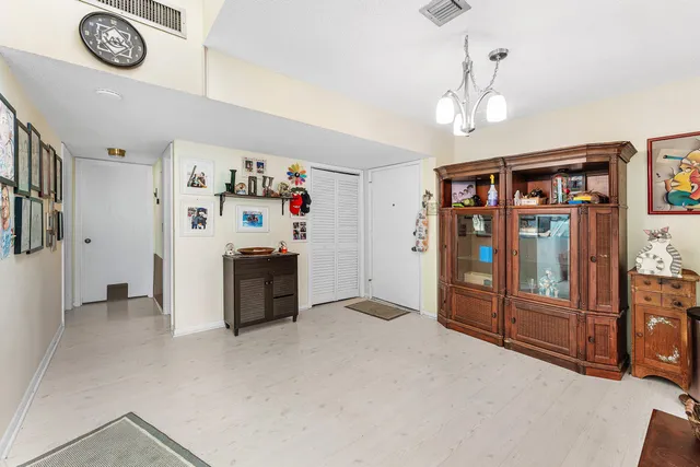 a view of a livingroom with furniture and a ceiling fan