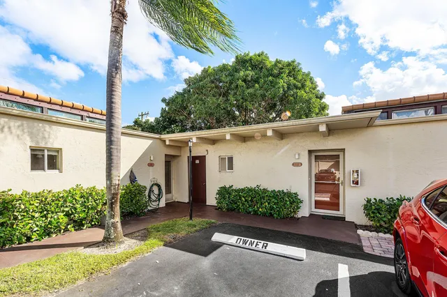 a view of a back yard of the house