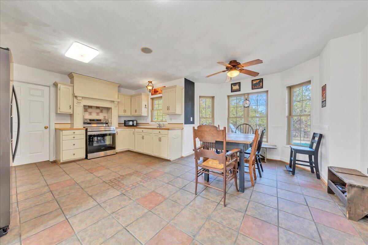 2929 West Wind Road Fincastle, VA 24090 - Photo 13 of 75 013