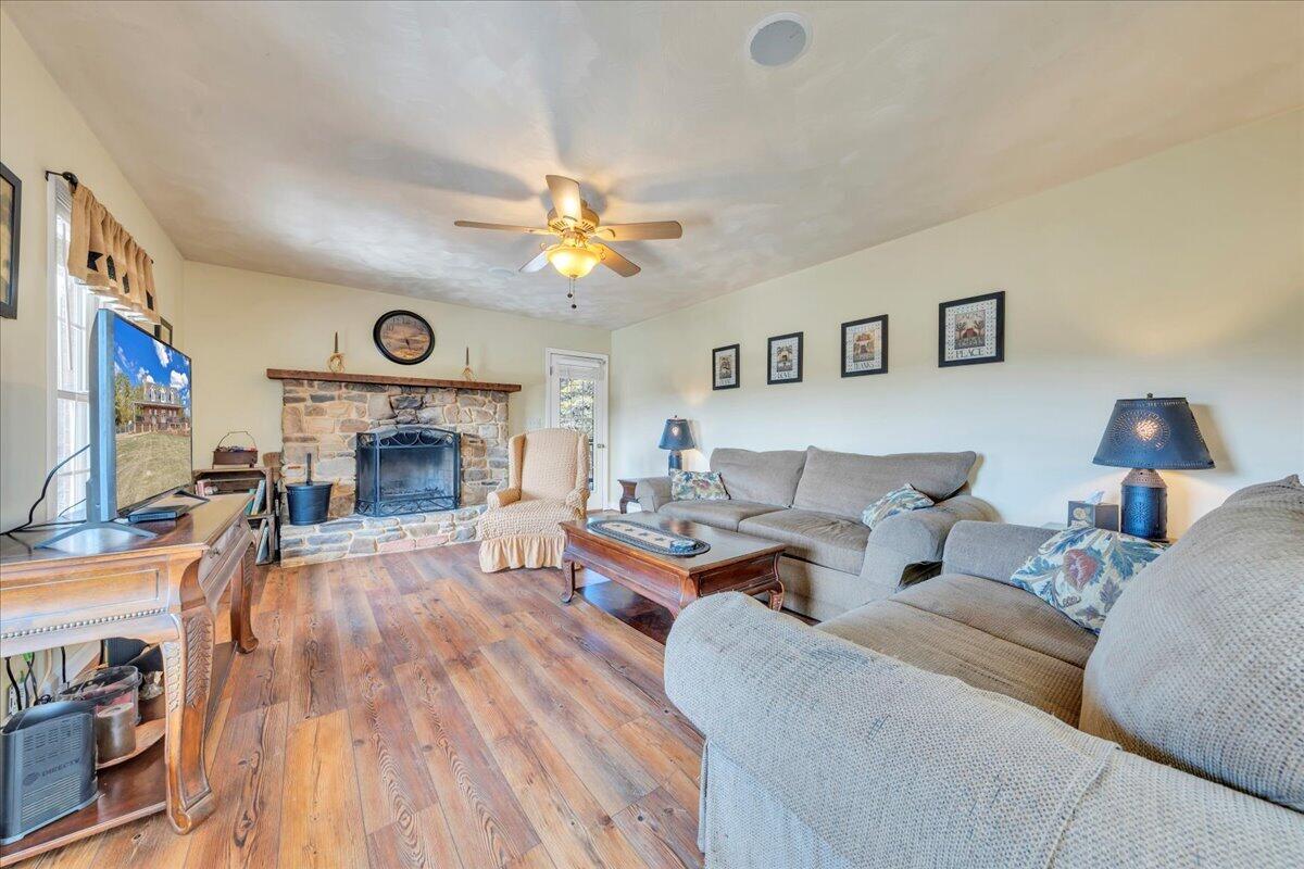 2929 West Wind Road Fincastle, VA 24090 - Photo 9 of 75 009