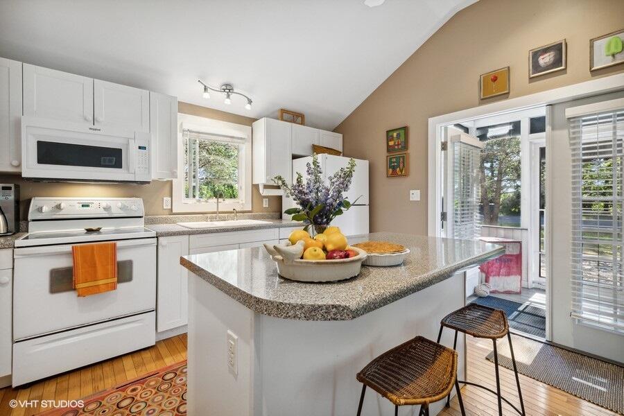 14391 Prairie Road Three Oaks, MI 49128 - Photo 12 of 85 Kitchen