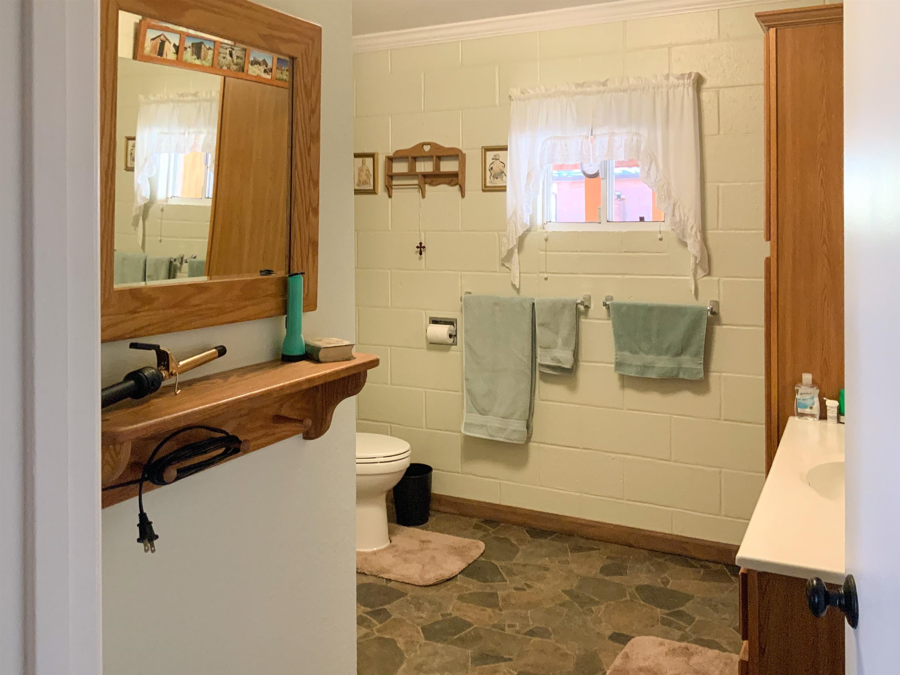 40 Lucas Road Bishop, CA 93514 - Photo 13 of 22