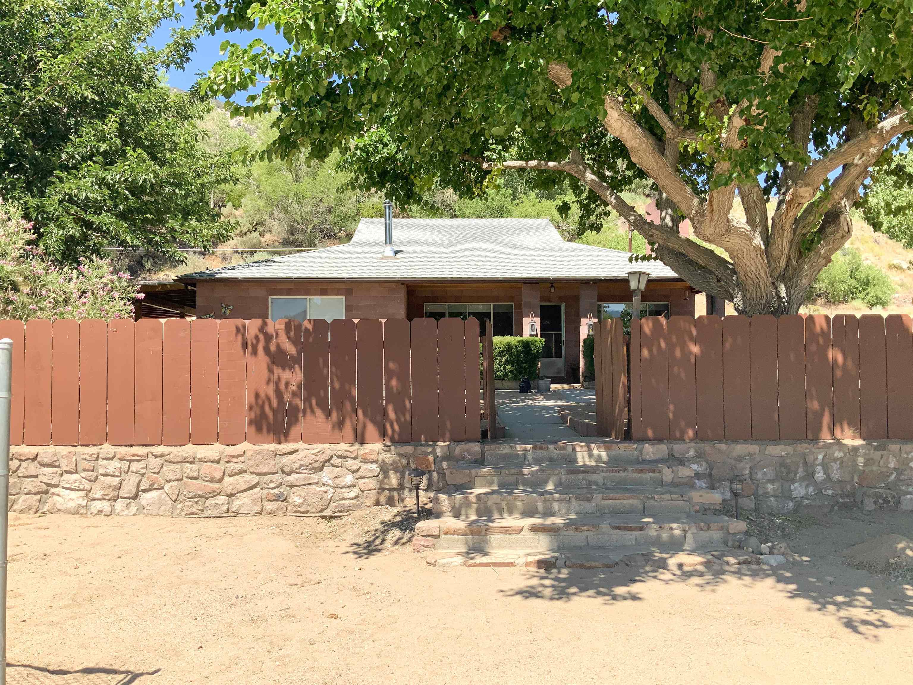 40 Lucas Road Bishop, CA 93514 - Photo 2 of 22