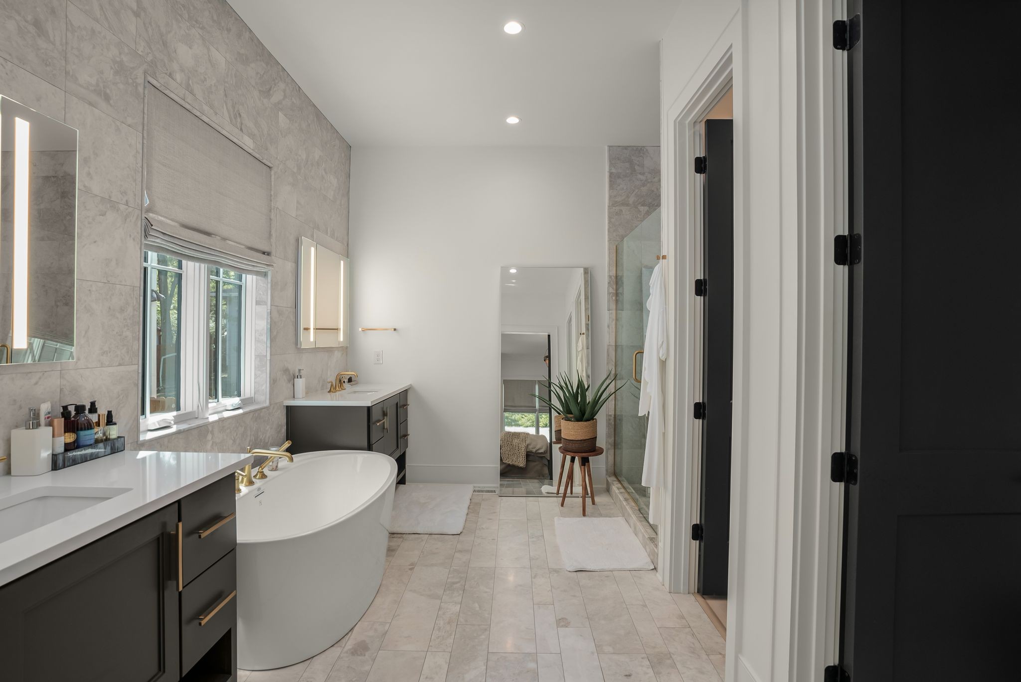 4909 Dakota Avenue Nashville, TN 37209 - Photo 21 of 39 a view of a bathroom with a tub shower and sink