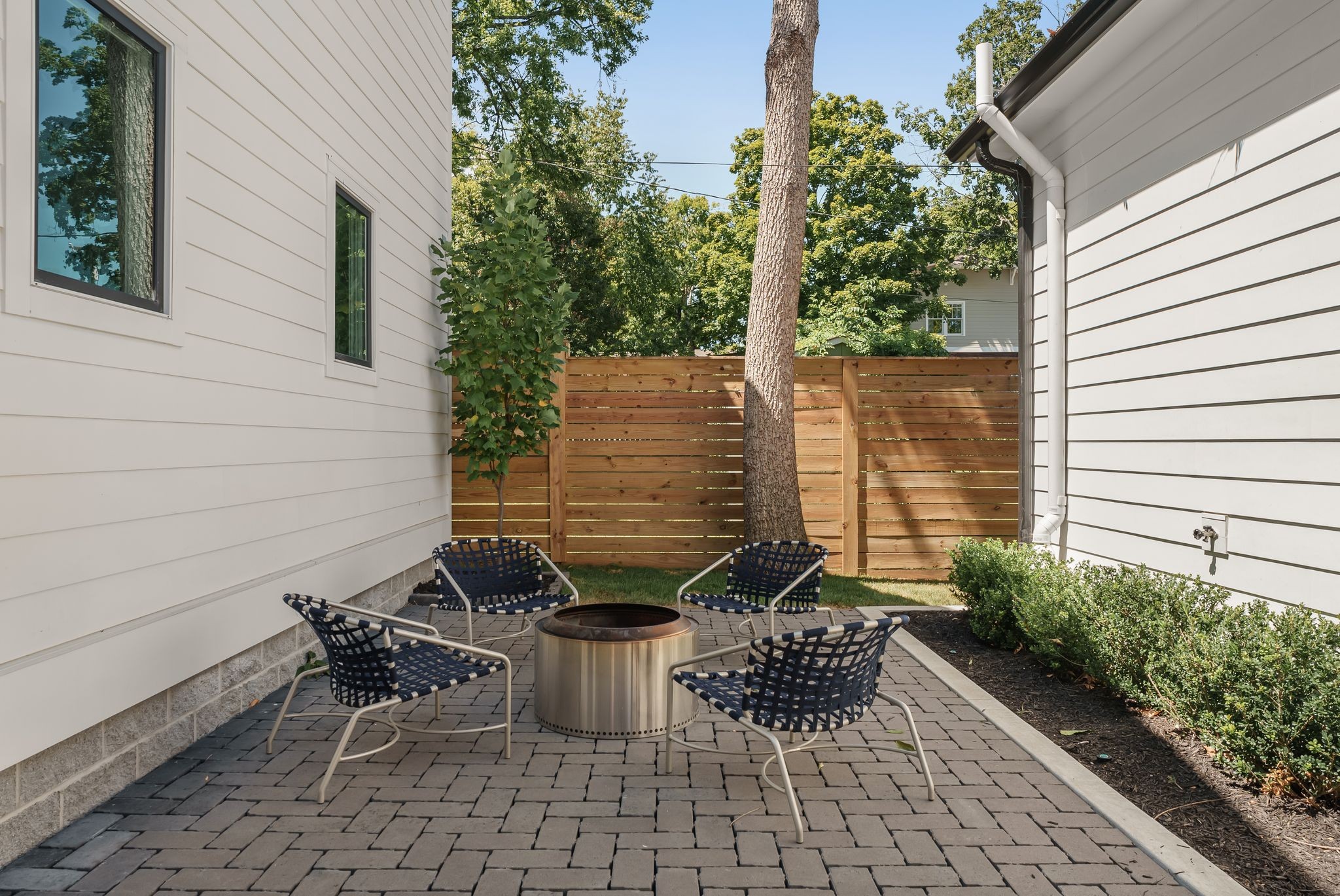 4909 Dakota Avenue Nashville, TN 37209 - Photo 35 of 39 a view of a chairs and table in the back