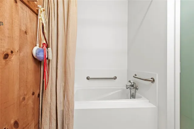 $6,500,000 | 1635 Isabella Beach Road, Fishers Island, NY 06390