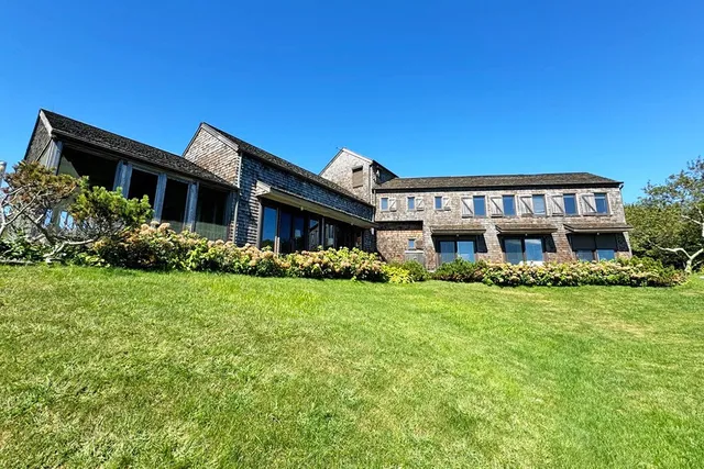$6,500,000 | 1635 Isabella Beach Road, Fishers Island, NY 06390