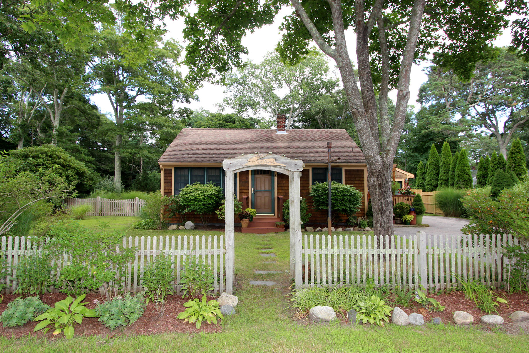 8 Crump Road Bourne, MA 02532 - Photo 3 of 59 IMG_1087