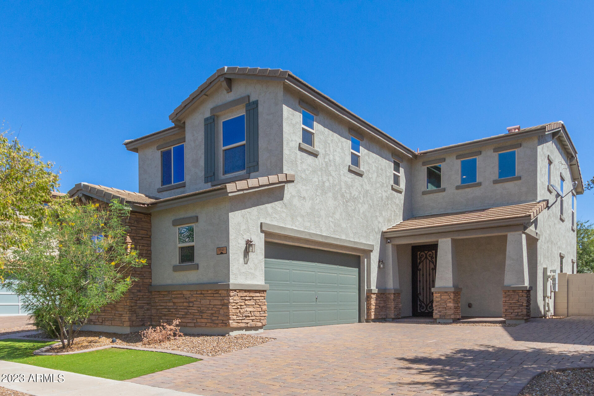1741 South Rochester Drive Gilbert, AZ 85295 - Photo 1 of 32 06-Rochester
