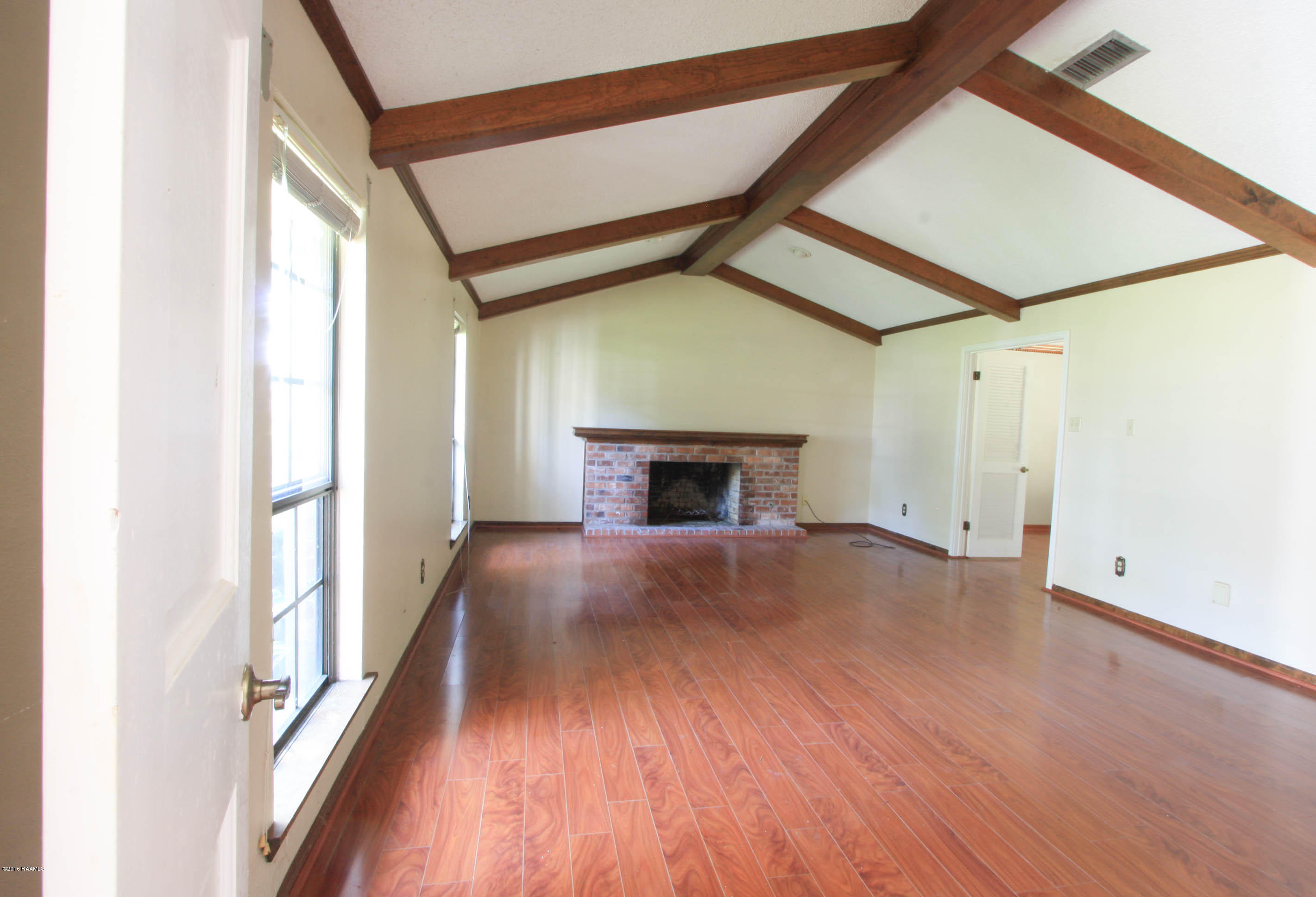 516 Austin Road Youngsville, LA 70592 - Photo 14 of 39 Large Living(3)