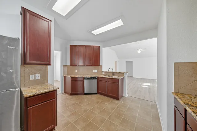 $2,000 | 14730 Fir Knoll Way, Cypress, TX 77429