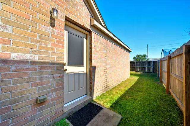 $2,000 | 14730 Fir Knoll Way, Cypress, TX 77429