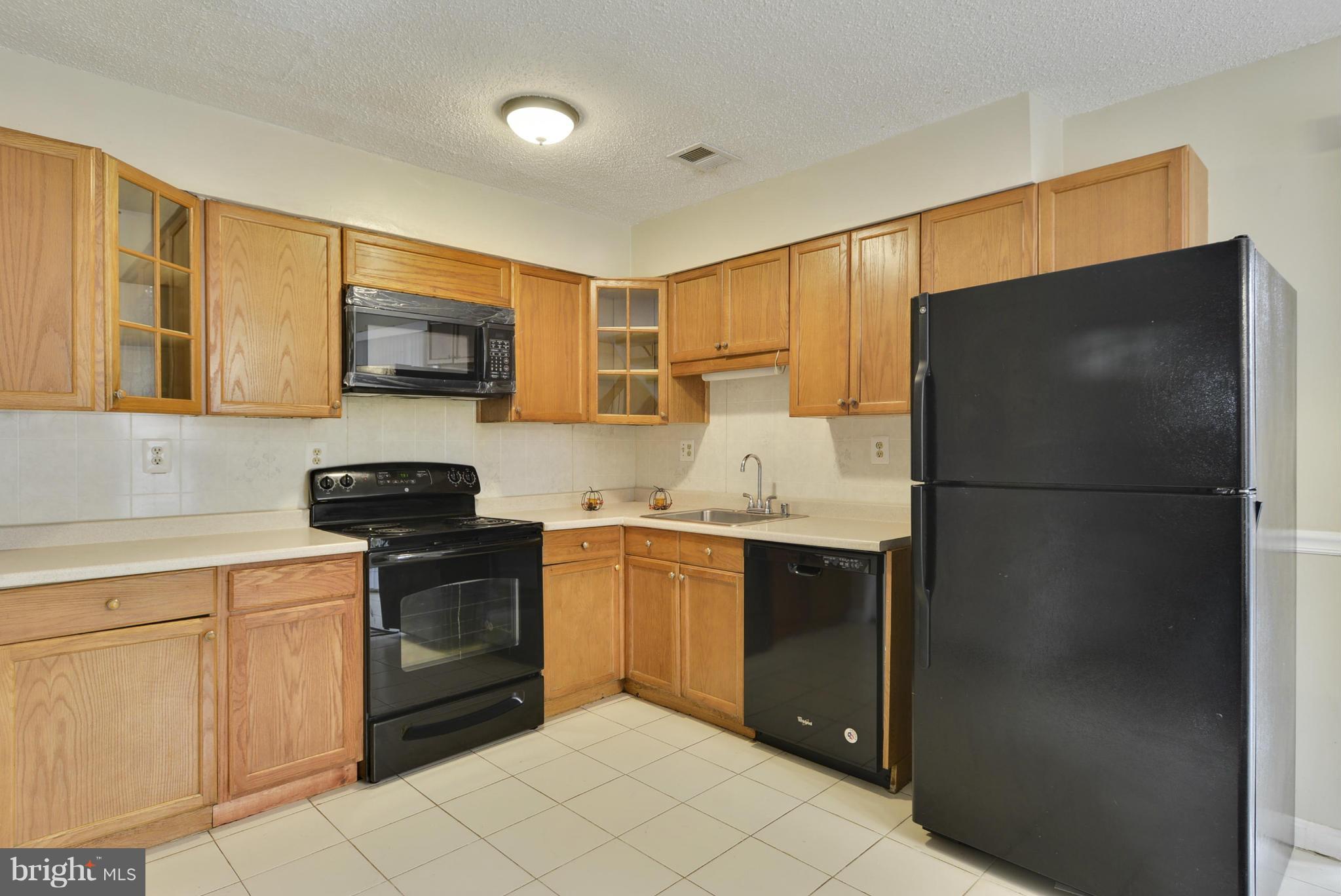 2228 White Cornus Lane Reston, VA 20191 - Photo 7 of 30 Kitchen