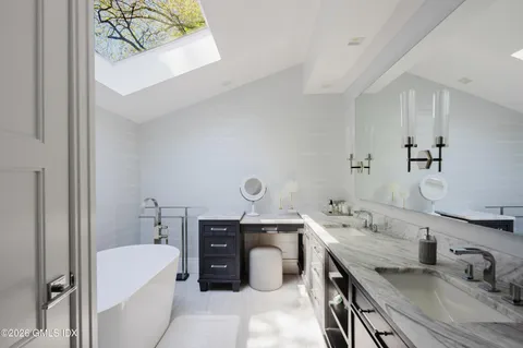 $4,750,000 | 17 Brookside Park, Greenwich, CT 06831