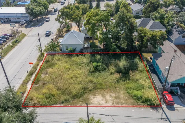 $599,900 | 2109 Houston Avenue, Houston, TX 77007