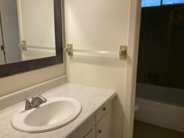 $1,800 | 1201 Pineview Drive, Clinton, MS 39056