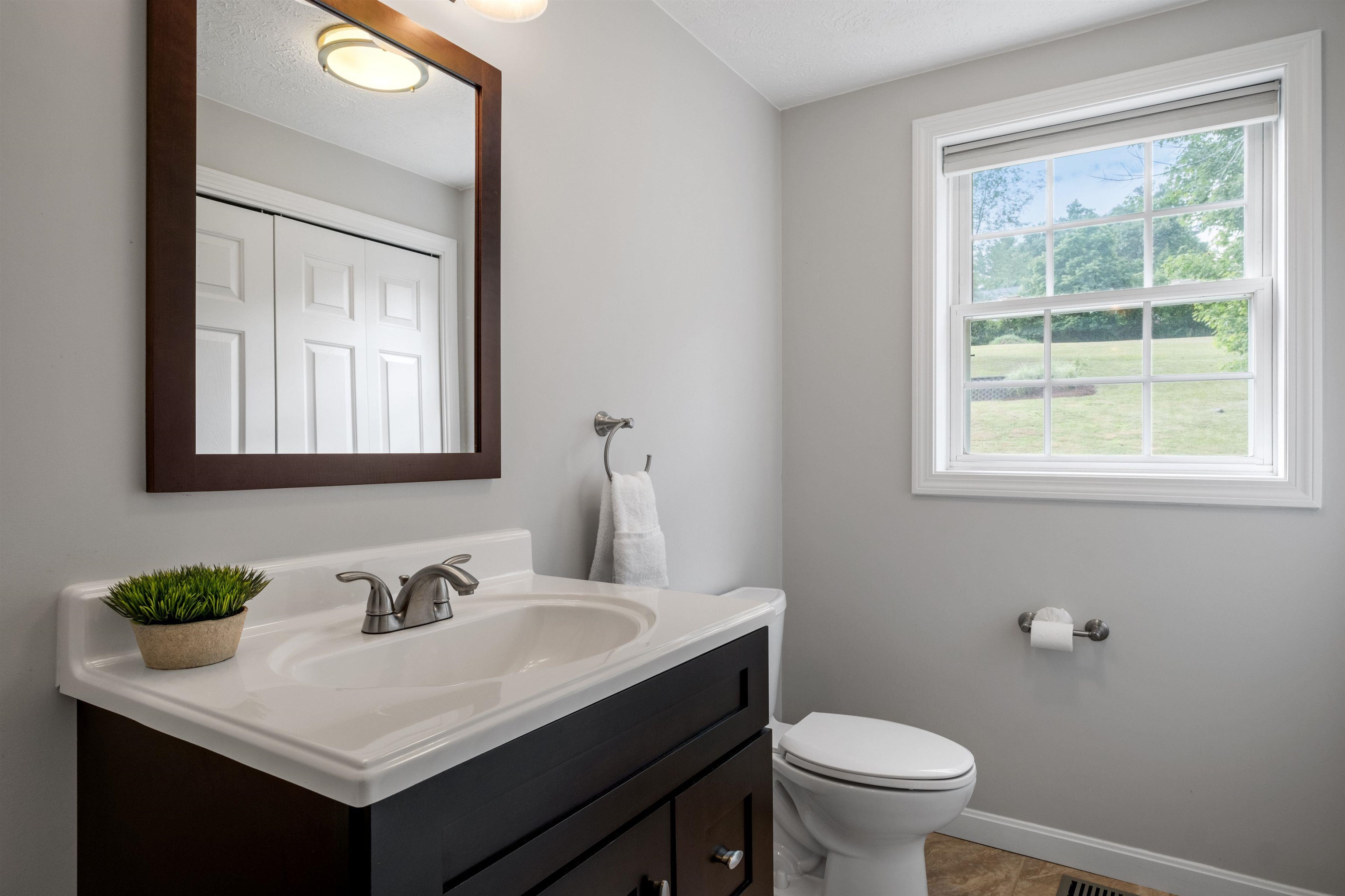 62 Windham Road Hudson, NH 03051 - Photo 11 of 37