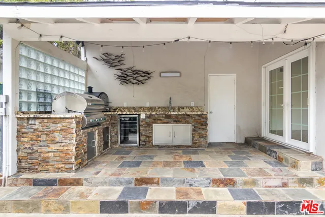 a view of a storage & utility room
