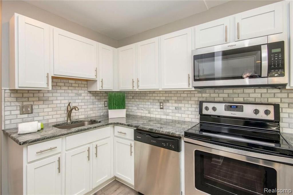 4417 Crooks Road Royal Oak, MI 48073 - Photo 10 of 25