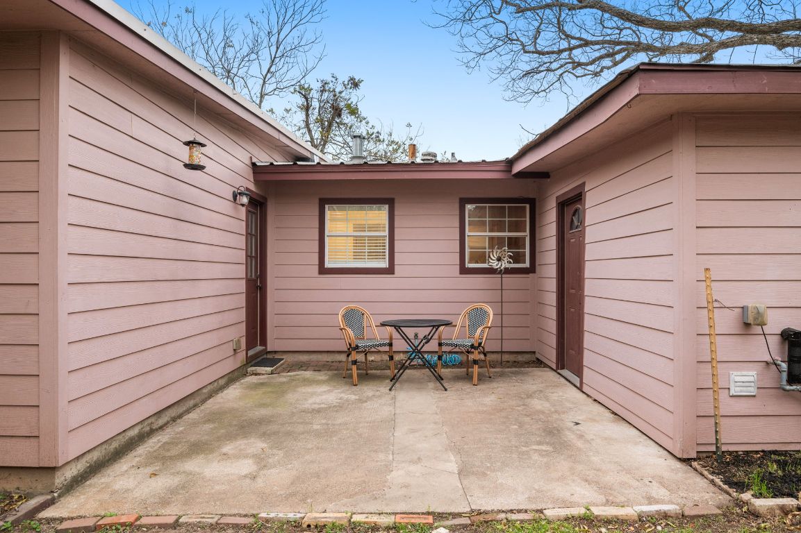 7517 Delafield Lane Austin, TX 78752 - Photo 31 of 39 View of patio / terrace
