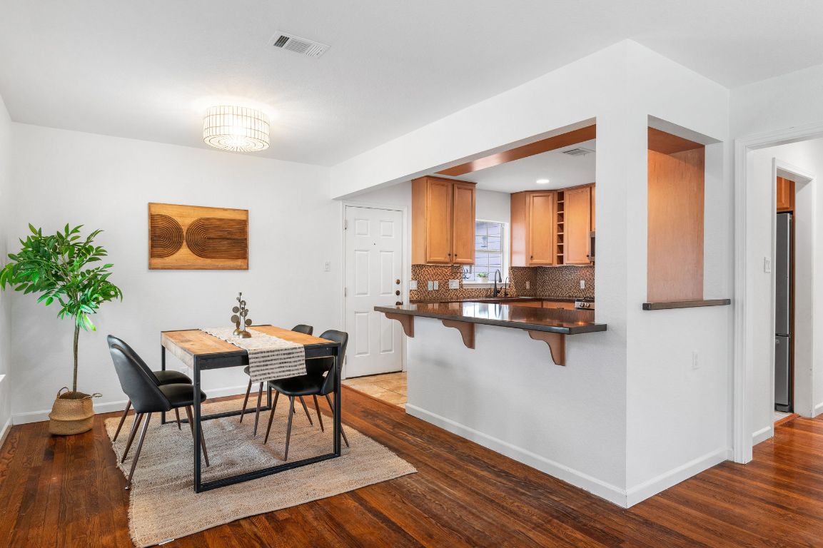 7517 Delafield Lane Austin, TX 78752 - Photo 10 of 39 Dining room into kitchen.