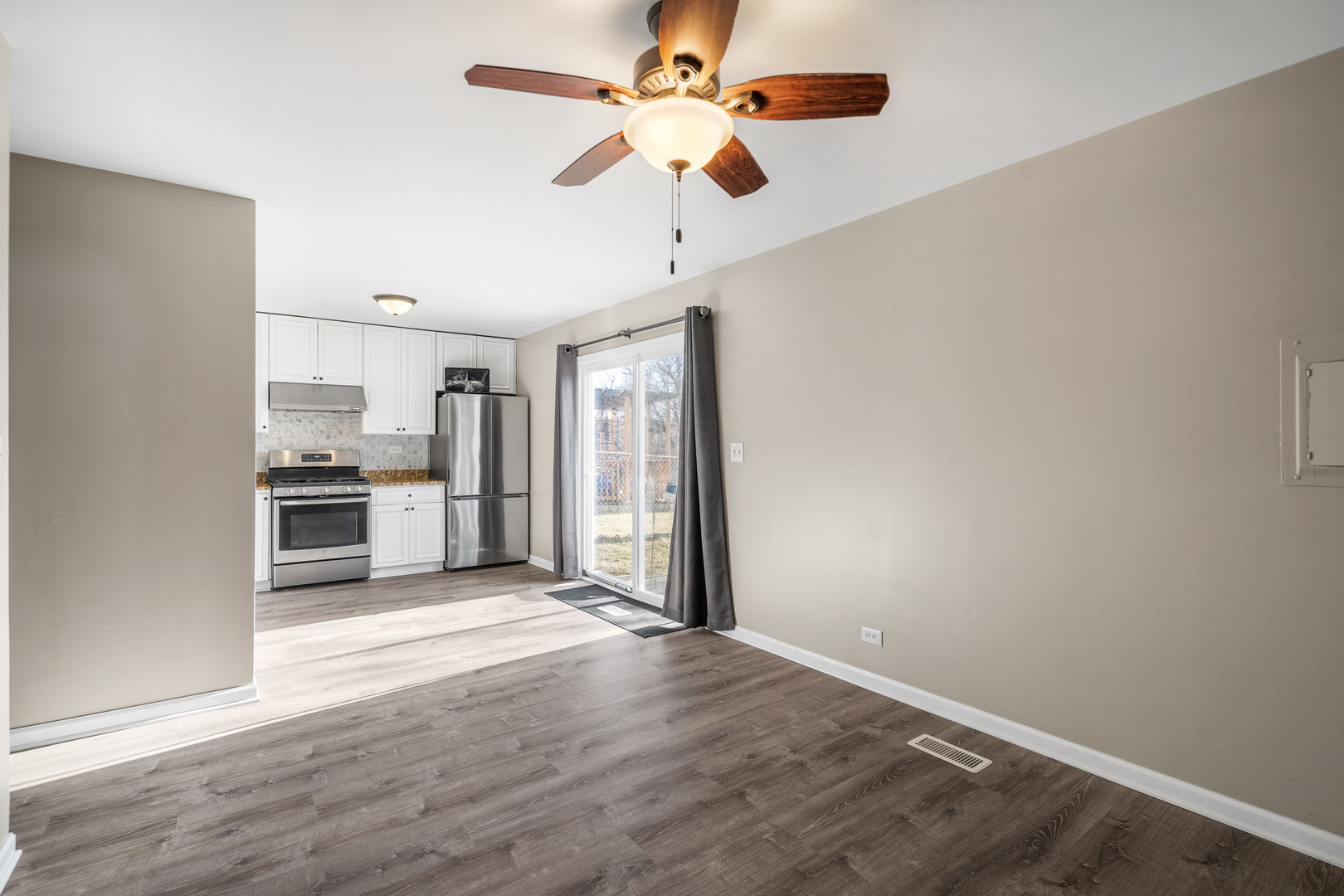 543 Old Stone Road Bolingbrook, IL 60440 - Photo 7 of 16 Gallery Image 7