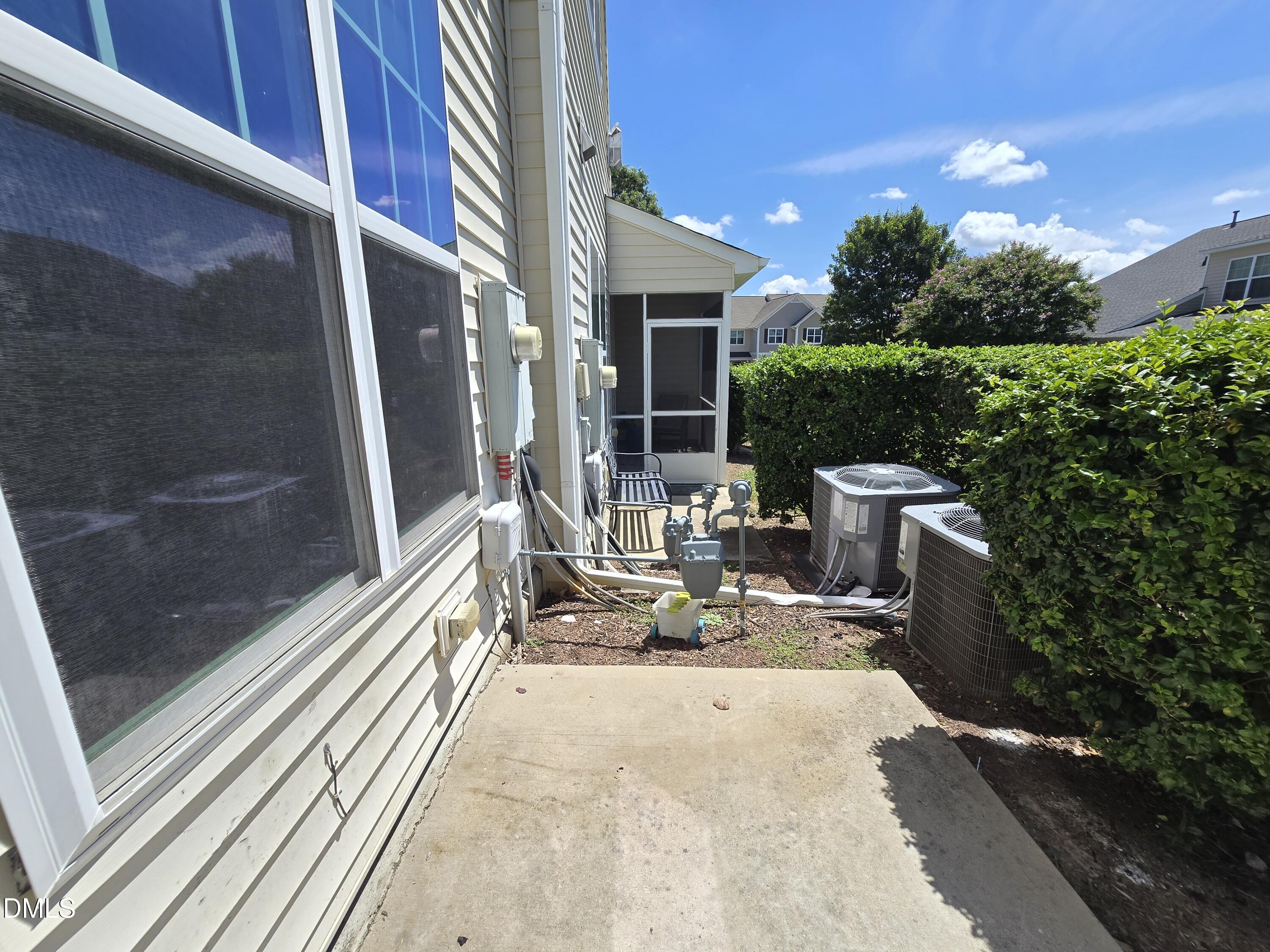 7209 Ladbrooke Street Raleigh, NC 27617 - Photo 5 of 16 1000047447