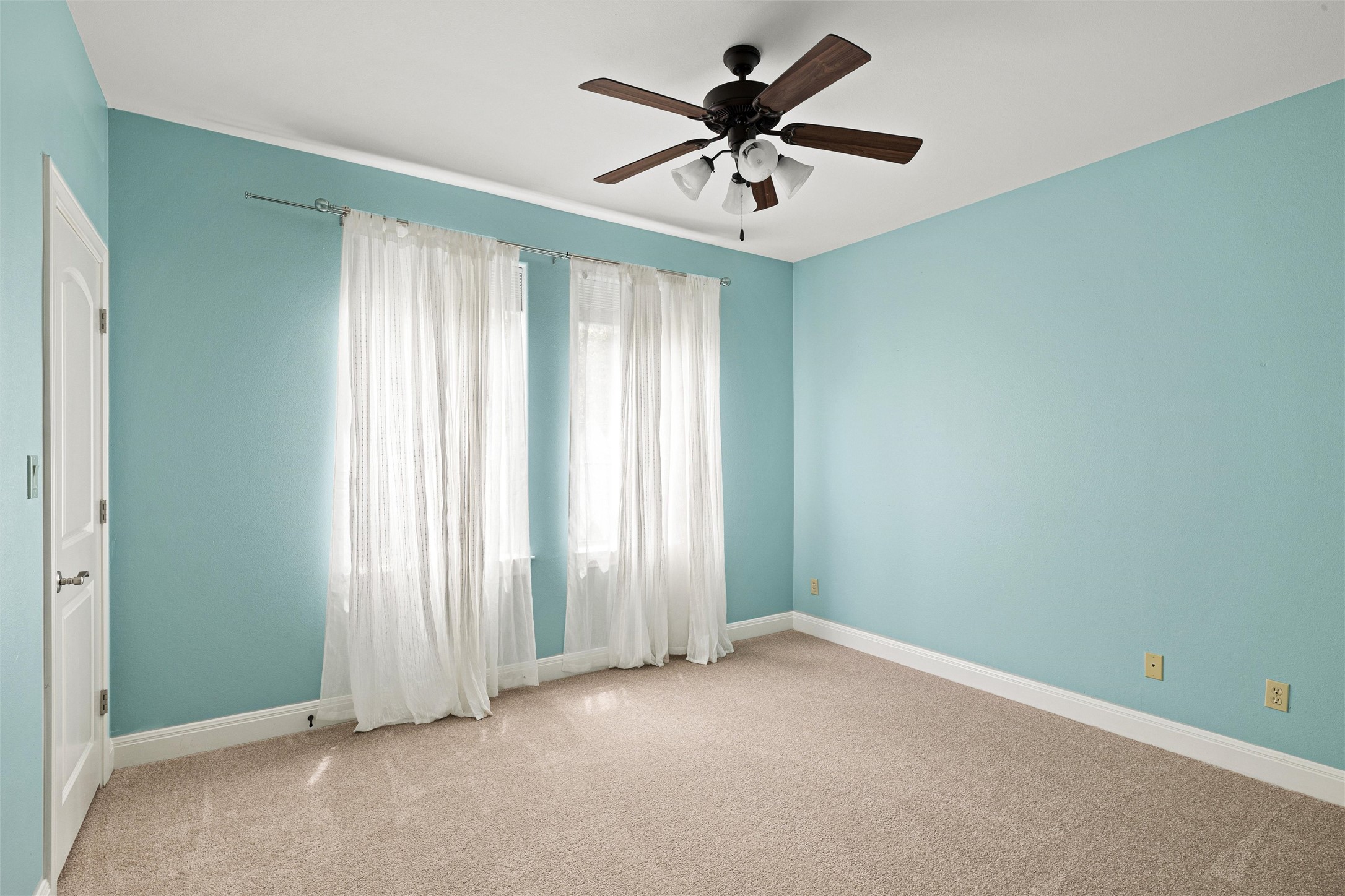 8540 Adirondack Trail, Unit 21 Austin, TX 78759 - Photo 26 of 40 an empty room with a empty space and a ceiling fan