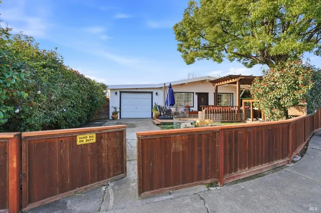 $710,000 | 11 Montclair Court, Petaluma, CA 94954