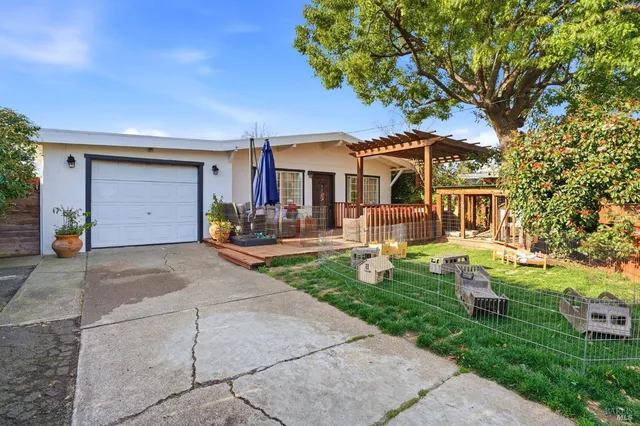 $710,000 | 11 Montclair Court, Petaluma, CA 94954