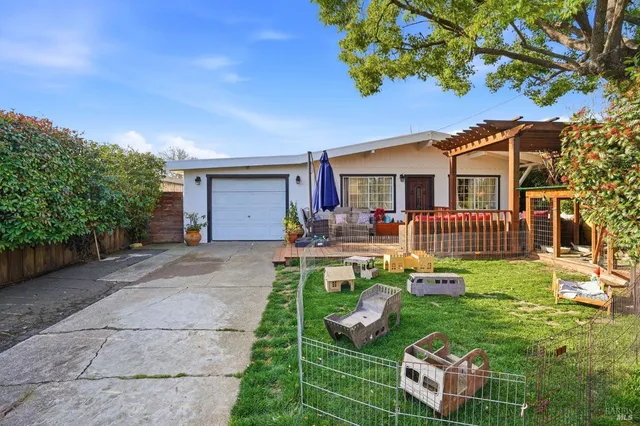 $710,000 | 11 Montclair Court, Petaluma, CA 94954