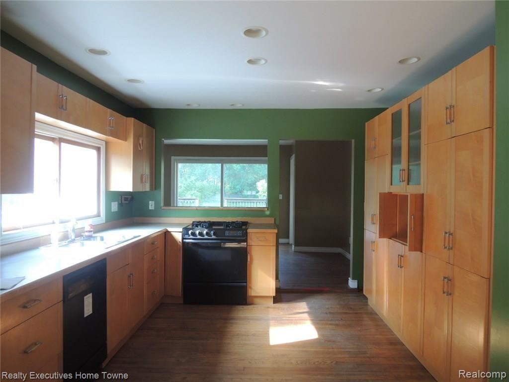 5583 Lakeshore Road Fort Gratiot, MI 48059 - Photo 10 of 16 DSCN5094.JPG