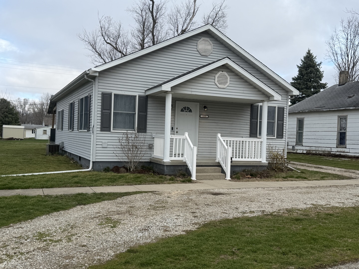 609 East Clay Street Clinton, IL 61727 - Photo 2 of 48