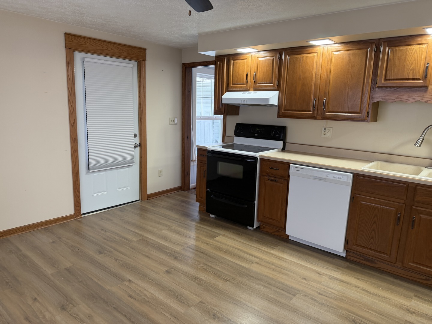 609 East Clay Street Clinton, IL 61727 - Photo 32 of 48