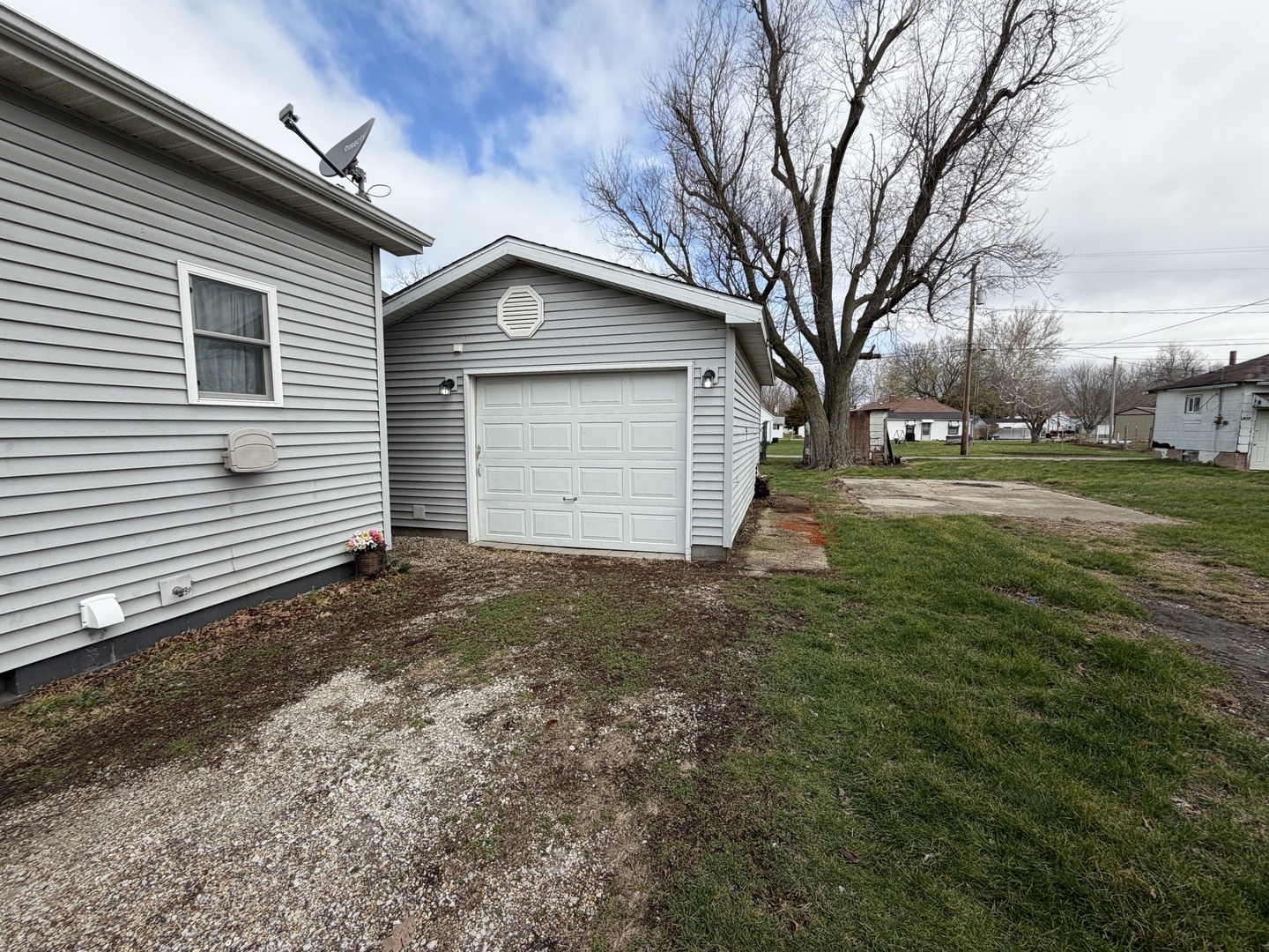 609 East Clay Street Clinton, IL 61727 - Photo 4 of 48
