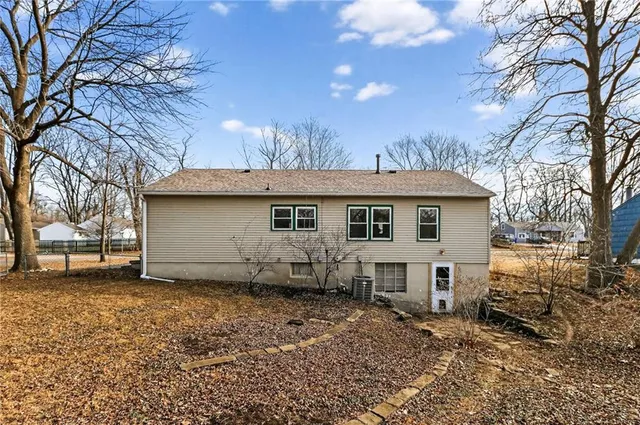 $160,000 | 13300 10th Street, Grandview, MO 64030