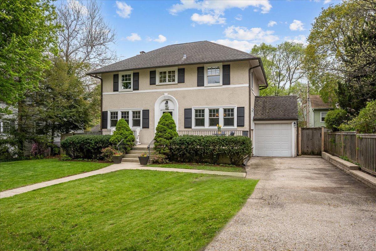 642 Ash Street Winnetka, IL 60093 - Photo 2 of 36