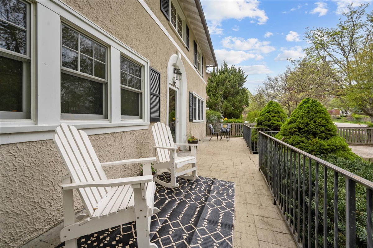 642 Ash Street Winnetka, IL 60093 - Photo 3 of 36