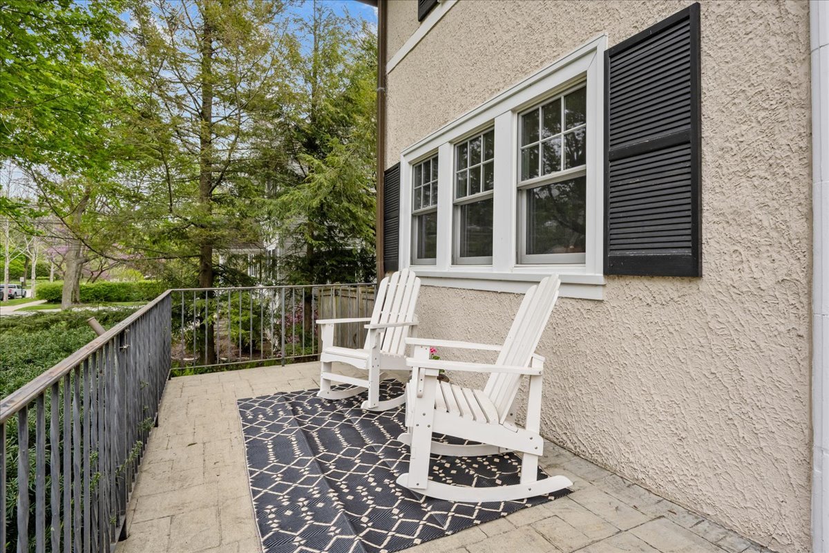 642 Ash Street Winnetka, IL 60093 - Photo 5 of 36